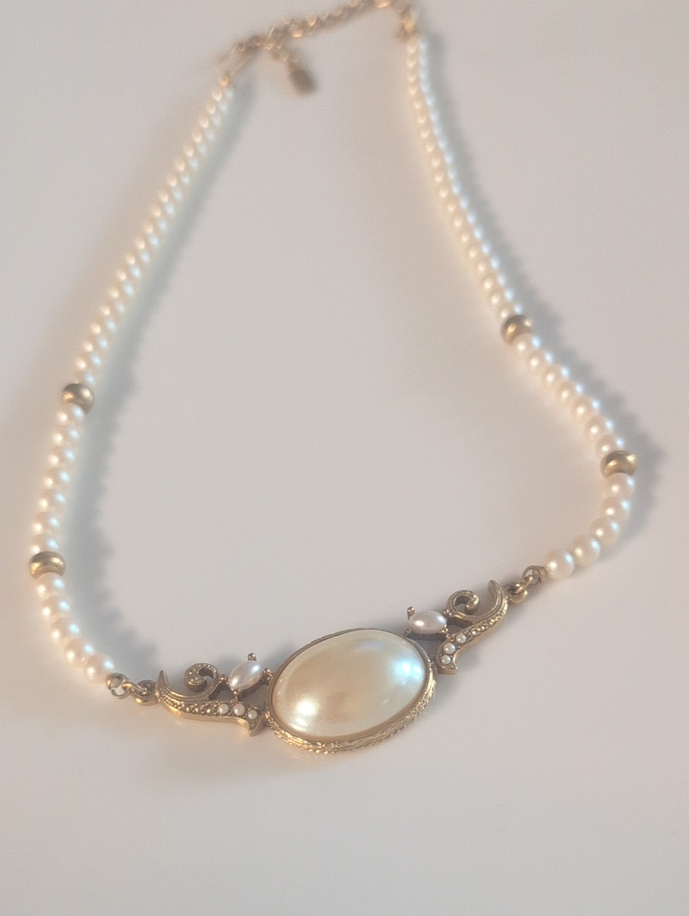 1928 Faux Pearl and Gold-Tone Centerpiece Necklace - White Pearlescent